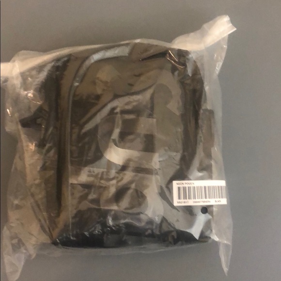 Supreme Neck pouch Black - Picture 3 of 4